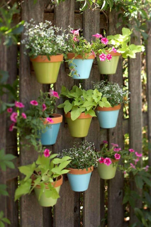 DIY Colorful Vertical Garden On A Fence, simple enough for a first weekend project and warmth that a bare corner was missing
