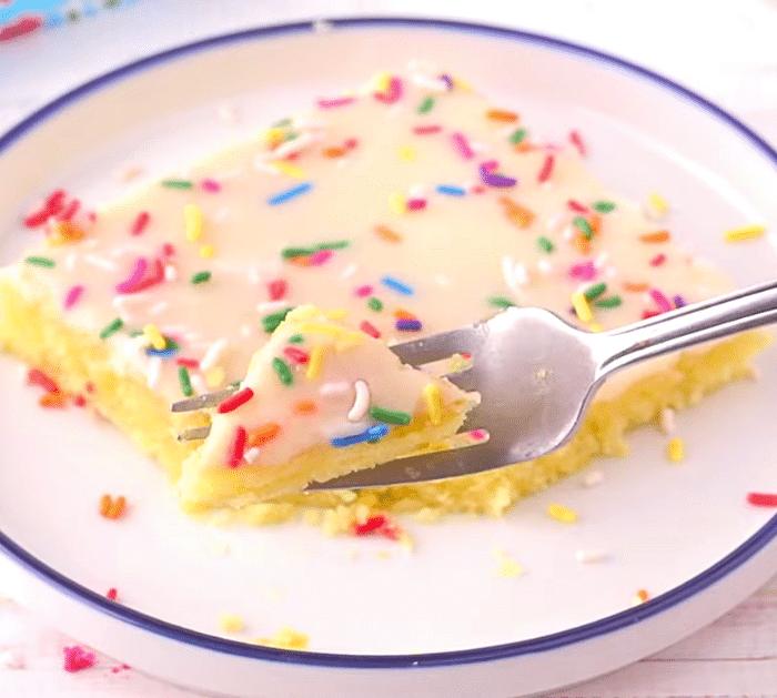 Easy Classic White Texas Sheet Cake Recipe