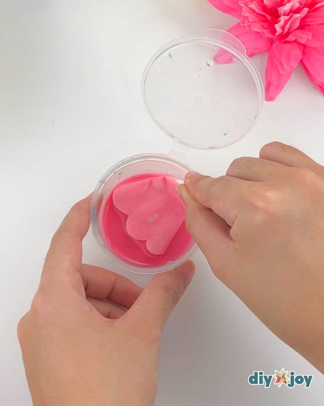 Homemade Coffee Filter Flowers — coloring the flowers