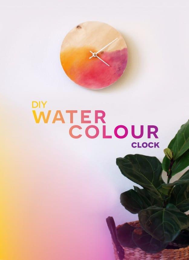 DIY Watercolor Clock, a DIY gift for girls, a sweet handmade gift idea and easy to fit into a weekend