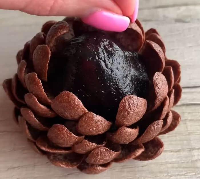 How to Make Chocolate Pinecones