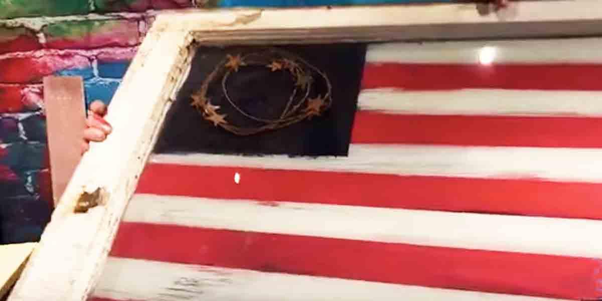 She Shows Us Some Brilliant Decor DIY’s With Old Window Frames. Watch!