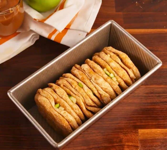 How to Make Caramel Apple Pull-Apart Bread