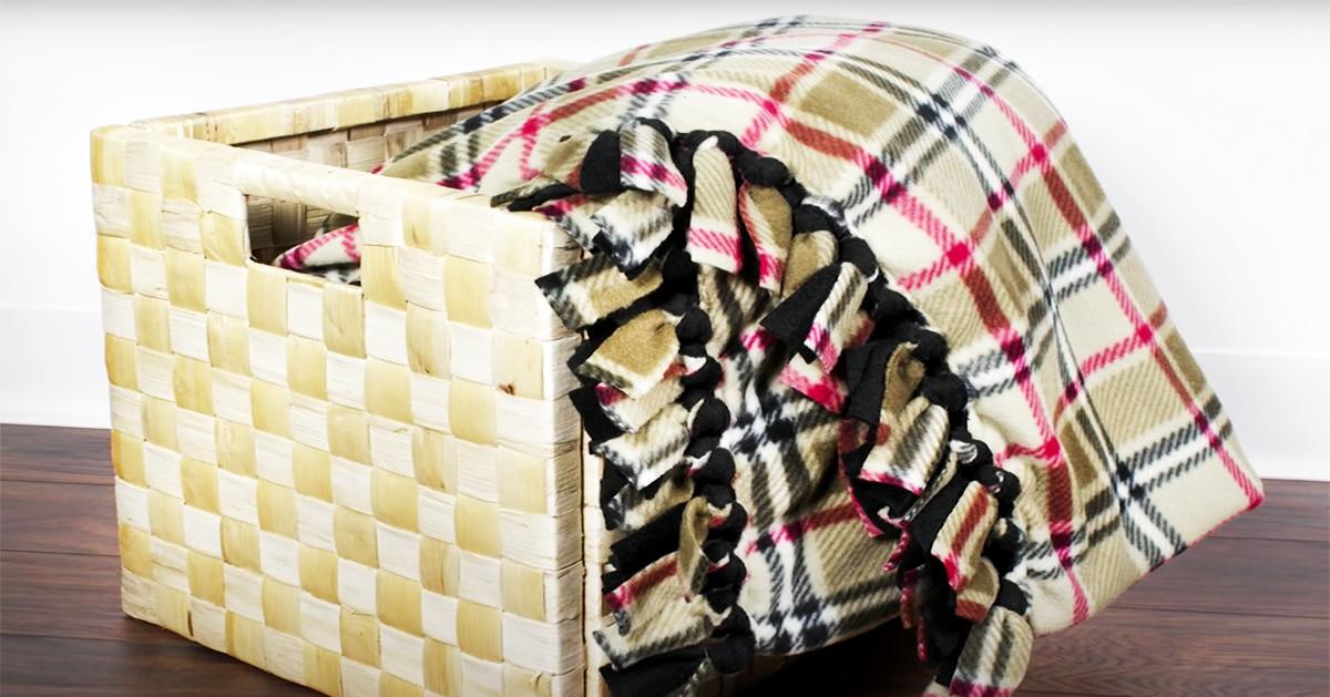 DIY No Sew Fleece Blanket