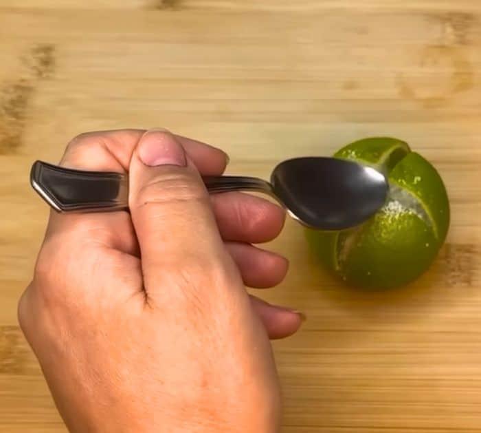 Air Freshener That Keeps Mosquitoes and Flies Away Trick