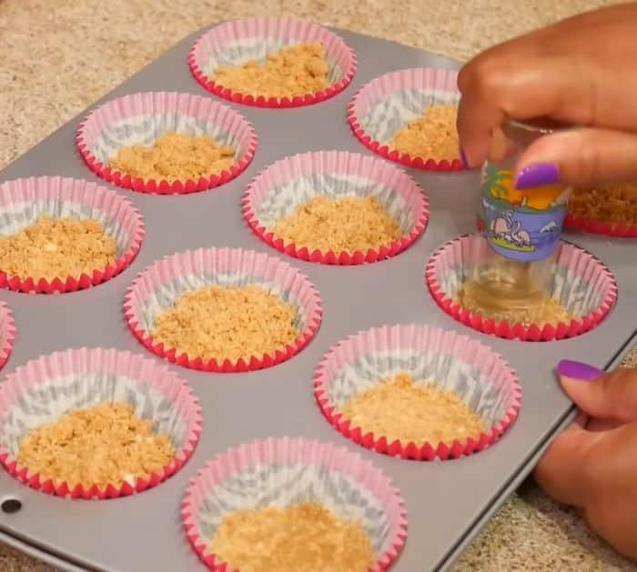 8-Ingredient Mini Strawberry Cheesecake Recipe Instructions