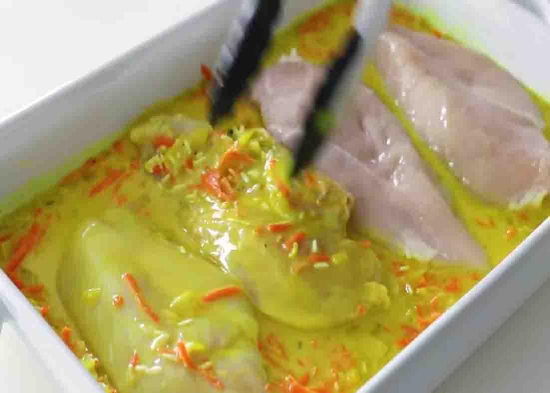 Coating the chicken breast with the turmeric mixture