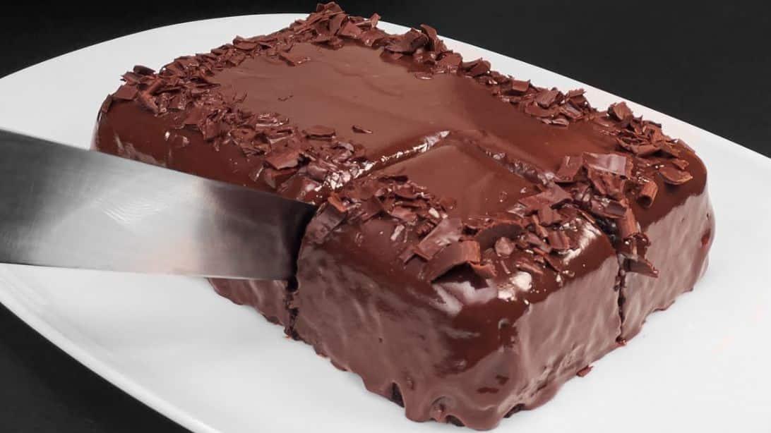 4-Ingredient No-Oven Chocolate Cake Recipe