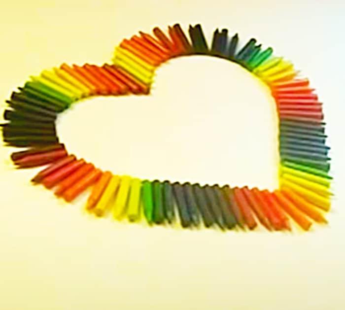 DIY Crayon Hear Art Project Idea - Glue crayons to a canvas to make heart art with a hairdryer