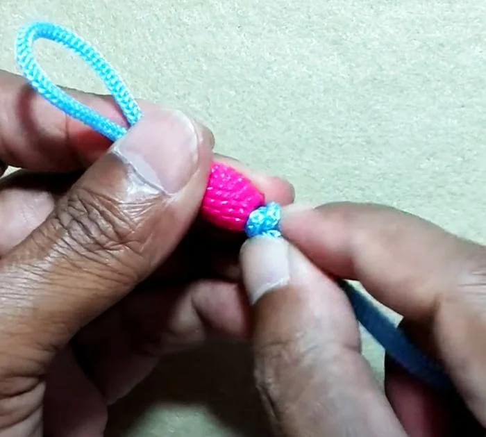 How To Make A Macrame Keychain - Gift Ideas