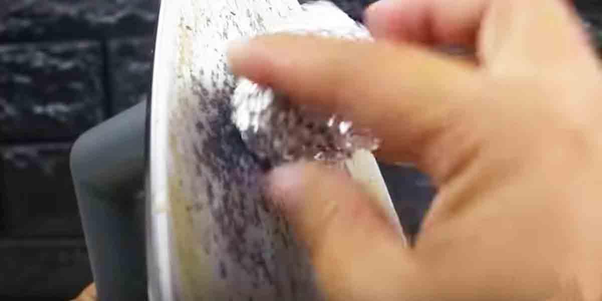 Watch The Resourceful Tips You Can Use Aluminum Foil For Other Than Wrap Food!