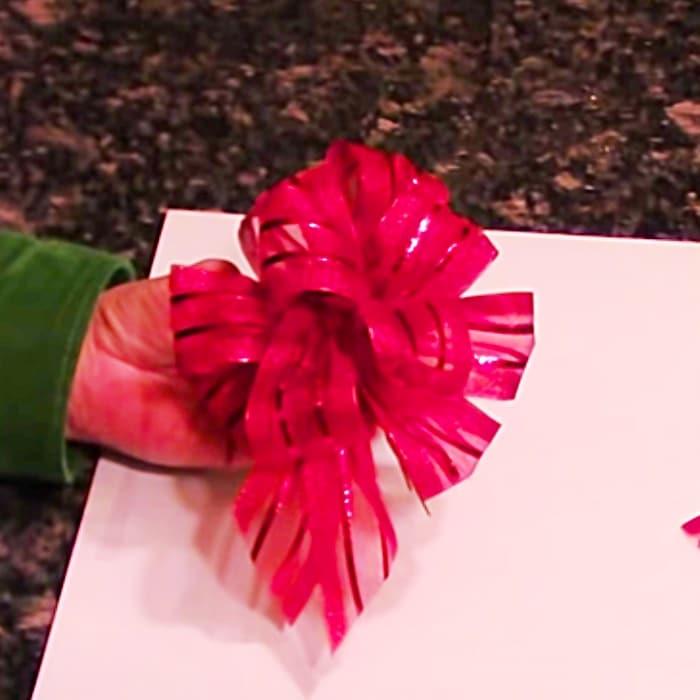 How To Make A Quick Gift Bow - Gift Ideas - Gift Wrapping Ideas