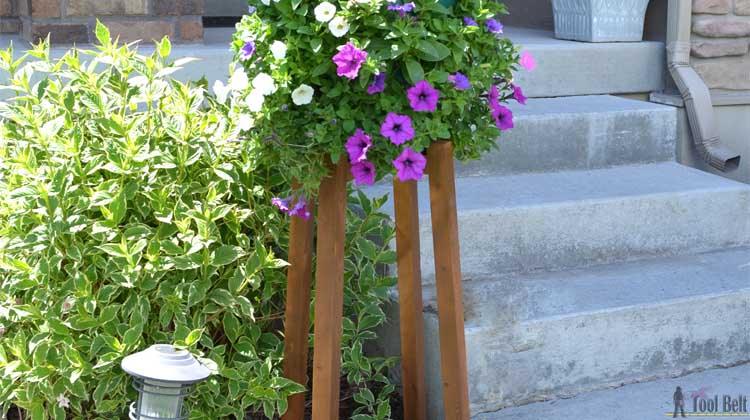 DIY Flower Pot Stand, quick to set up on a rainy afternoon and personality a plain space was missing