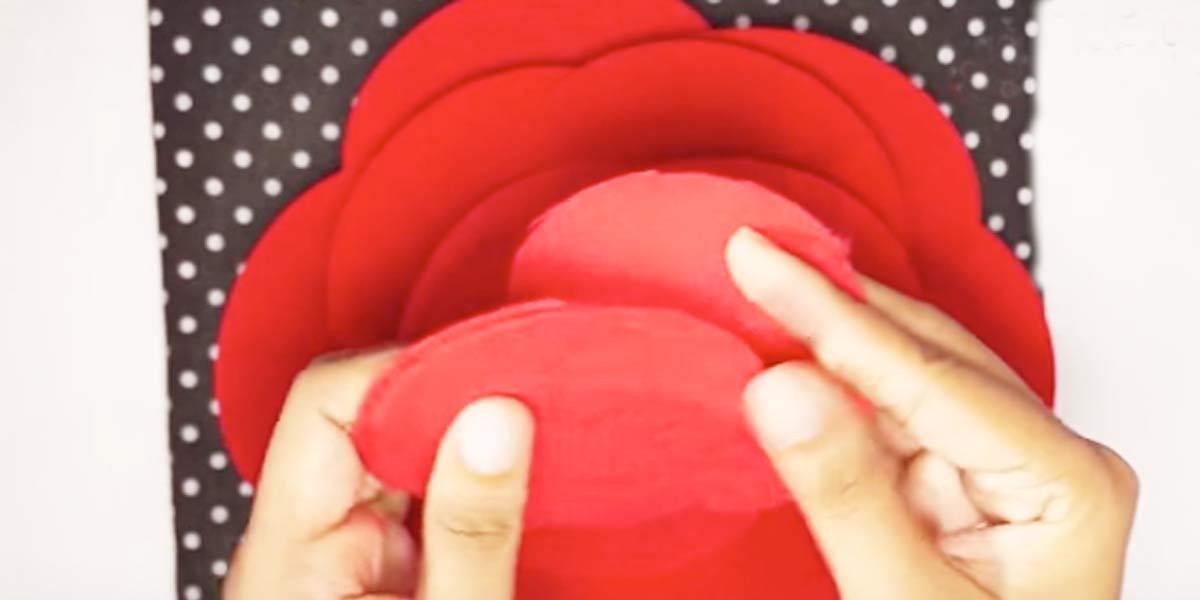 She Cuts A Bunch Of Red Circles Out Of Felt And Makes A Beautiful Piece You’ll Love!