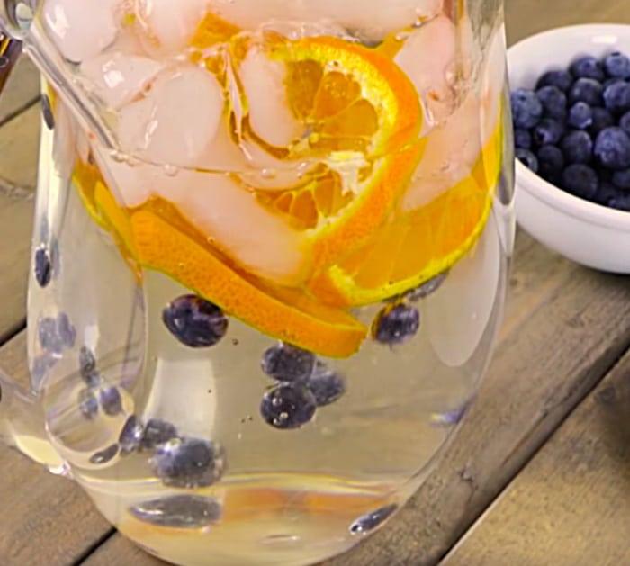 Learn to make healthy detox water recipes