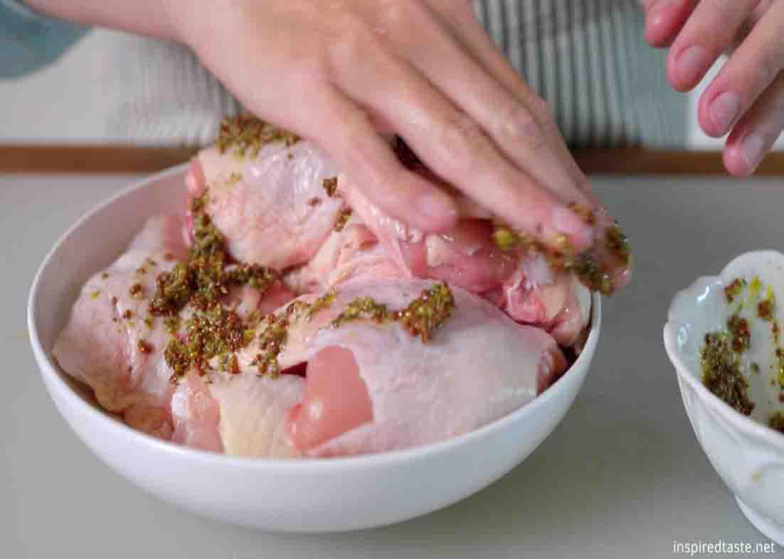 Rubbing the chicken thighs with the lemon mixture