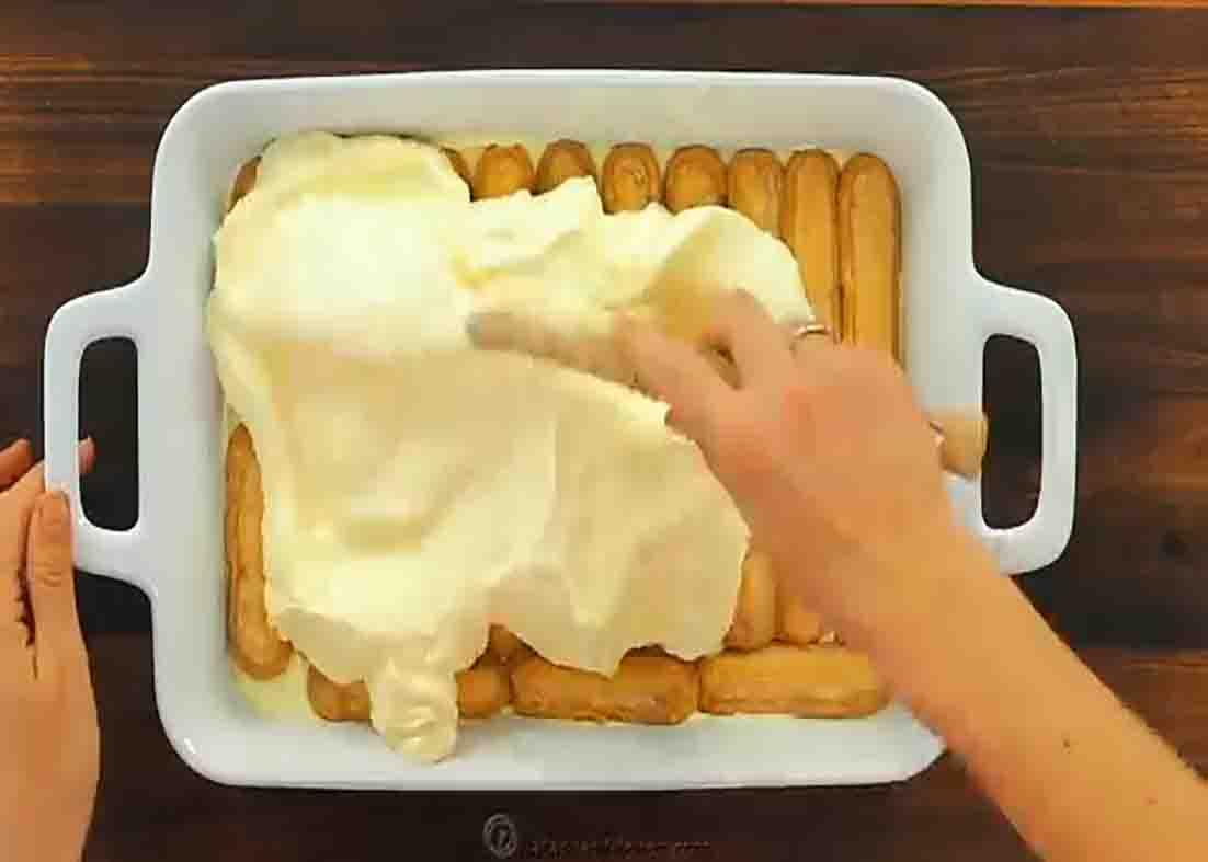 Assembling the no-bake tiramisu cake