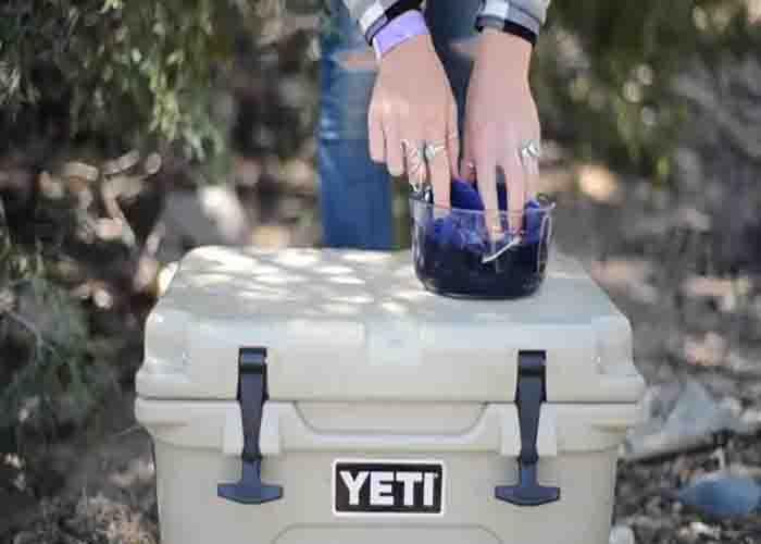 Damping the rag with water to make the cooler cold without ice