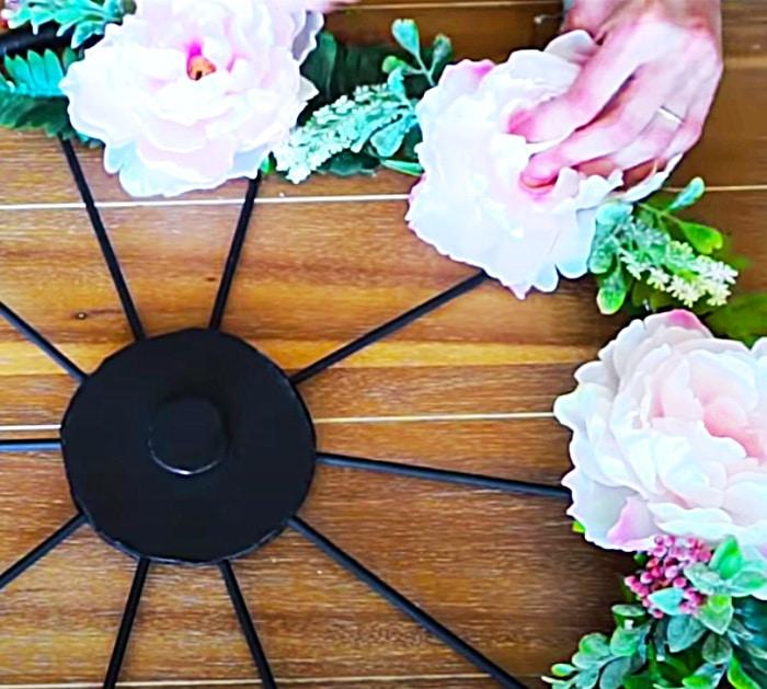 Faux Flower Ideas - How To Make A Wagon Wheel Wreath - DIY Decor Ideas