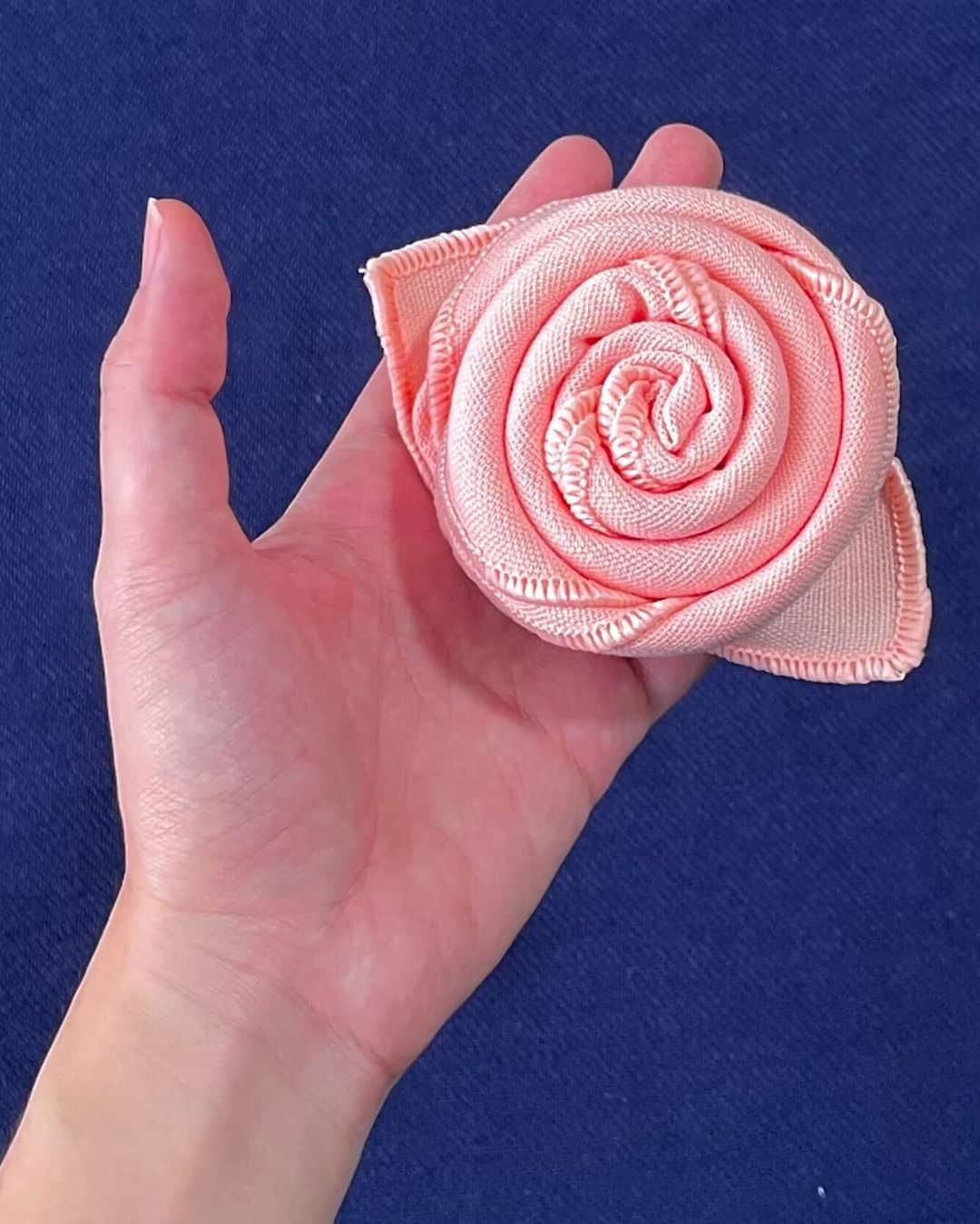 Easy Cloth Napkin Into Rose — rose napkin folding steps