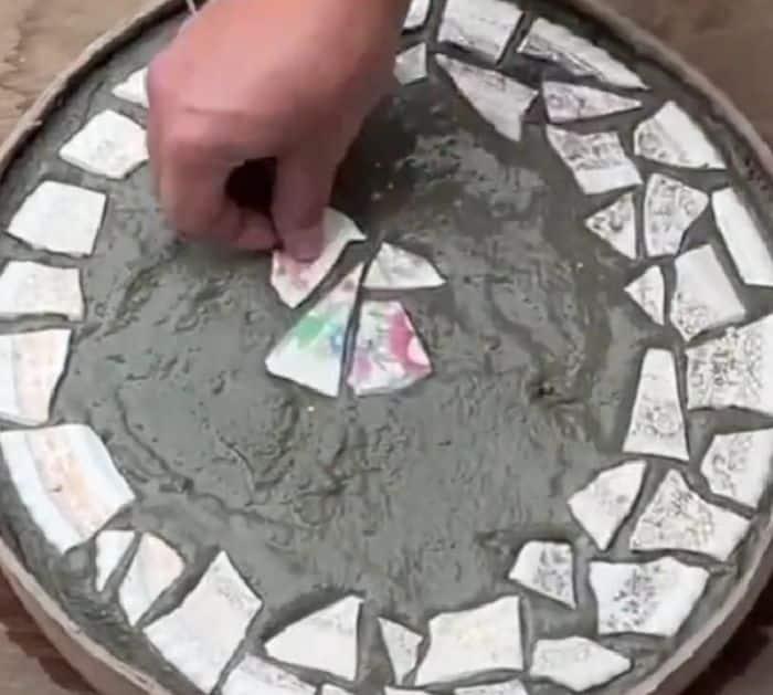 Easy to Make DIY Plate Yard Stepping Stone