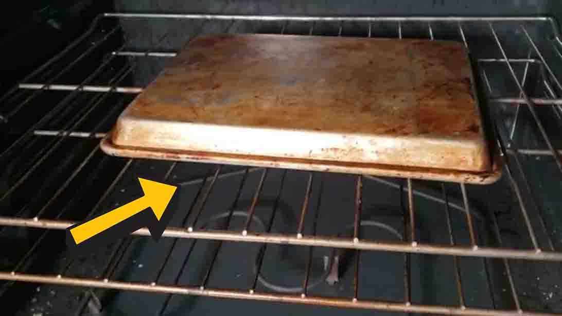 No-Scrubbing Sheet Pan Cleaning Hack