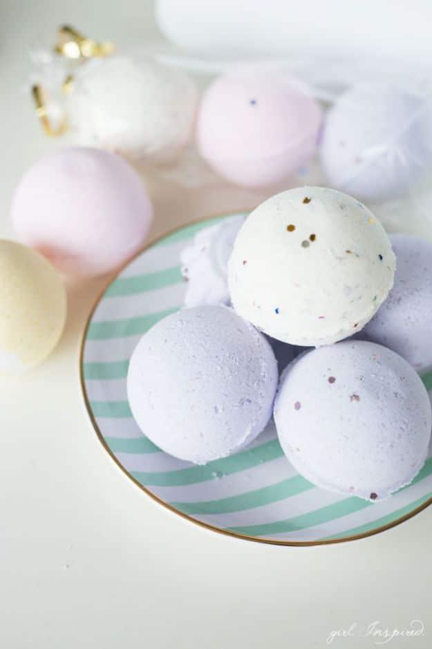 Surprise DIY Bath Bombs, simple to whip up before a slow evening at home and softness that lasts well past the first rinse