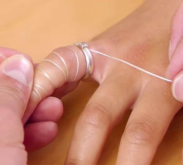 How To Remove Stuck Ring From Finger Using Ribbon