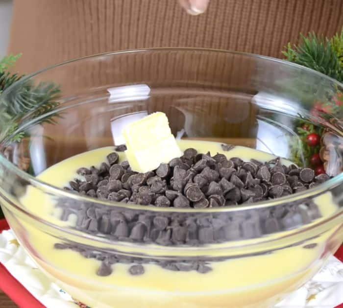 Easy 5-Ingredient Chocolate Fudge Recipe