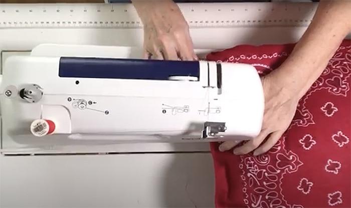 Bandana pillows step by step — how to sew a pillow for beginners