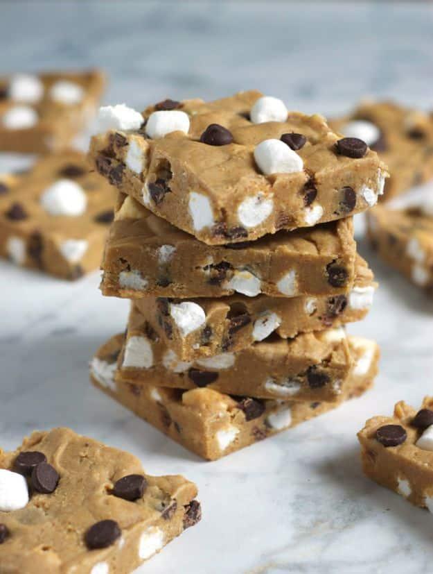 Easy no bake s'mores bars with graham crackers, chocolate chips and mini marshmallows cut into squares
