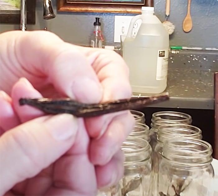 Use Madagascar Vanilla Bean to Make Vanilla Extract - Baking Recipes - Condiments Recipes