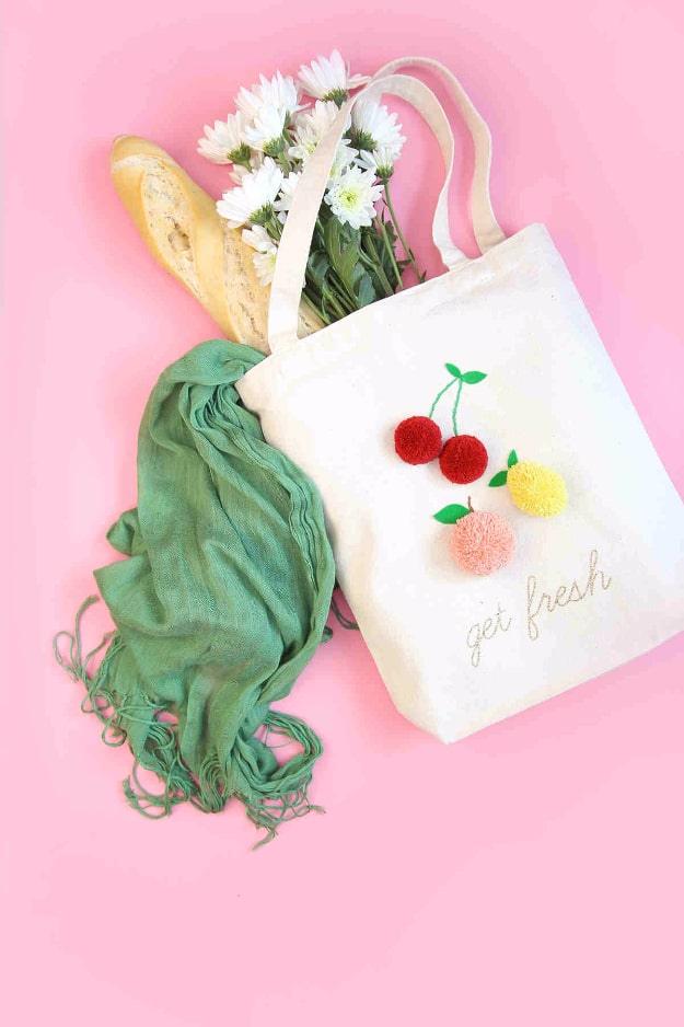 DIY Pom Pom Market Tote, budget friendly and quick to put together and better than a store bought version