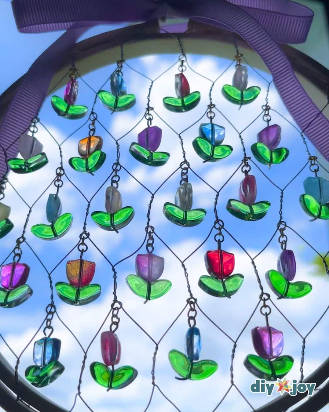 Chicken Wire Suncatcher — diy beaded suncatcher