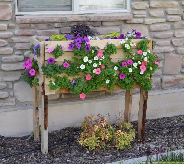 Pallet Planter Box For Cascading Flowers, forgiving of small mistakes along the way and warmth that a bare corner was missing
