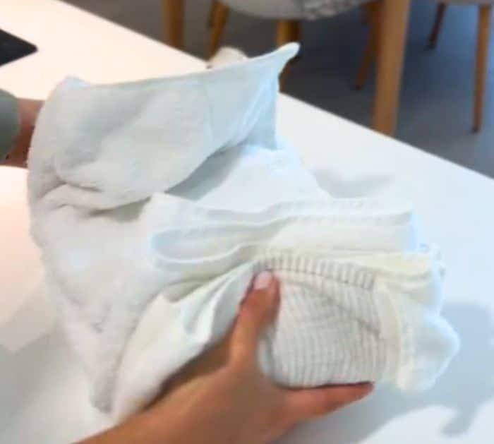 How to pack dishes when moving