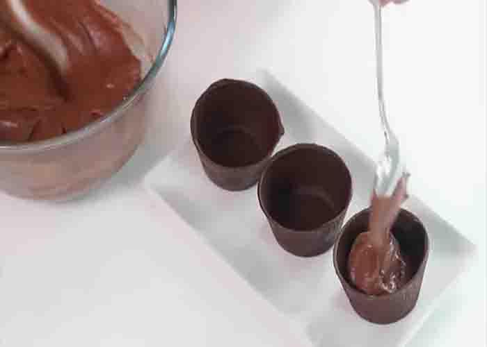 Filling the chocolate cups with raspberry-chocolate filling