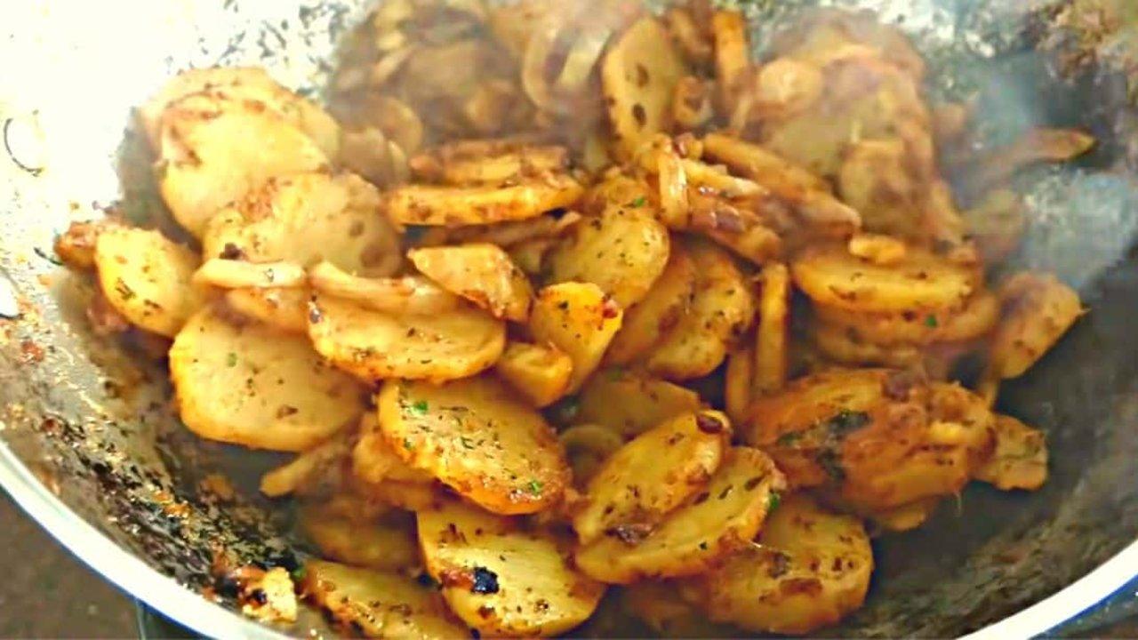 Breakfast Skillet Potatoes And Onions Recipe