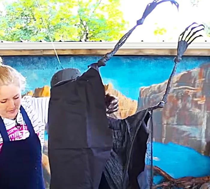 Yard Decor For Halloween - Harry Potter Dementor Prop - DIY Halloween Decor