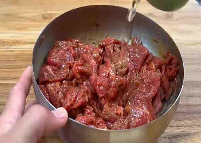 Marinating the beef for the the stir-fry recipe
