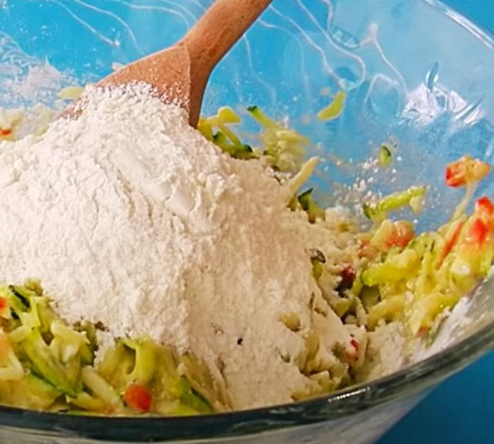 Scratch zucchini muffins in 25 minutes