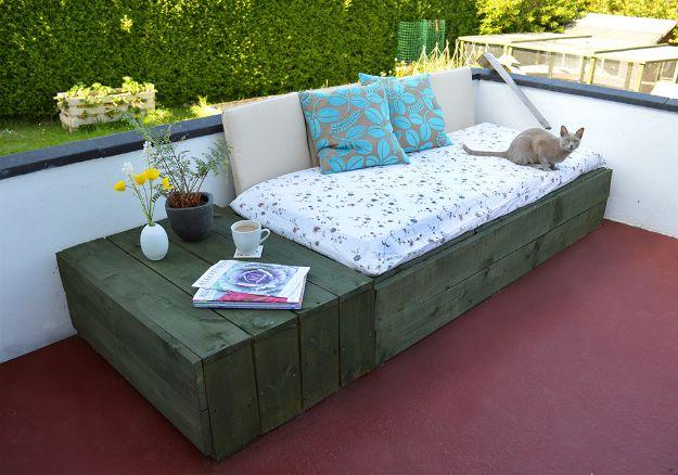 DIY Patio Furniture Ideas - Patio Day Bed - Cheap Do It Yourself Porch and Easy Backyard Furniture, Rocking Chairs, Swings, Benches, Stools and Seating Tutorials - Dining Tables fr