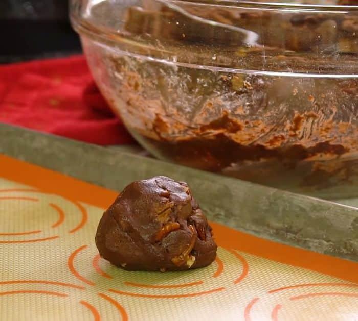 How to Make Chocolate Turtle Cookies
