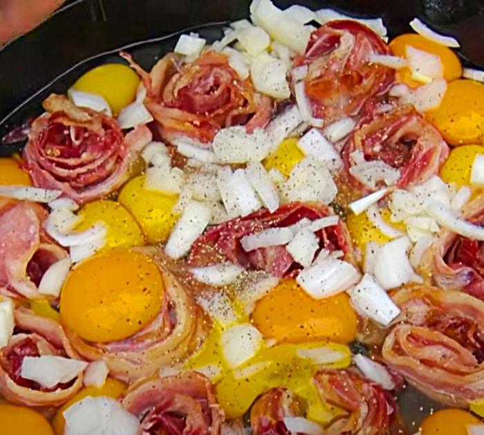 Make a bacon and egg pie on the BBQ pit
