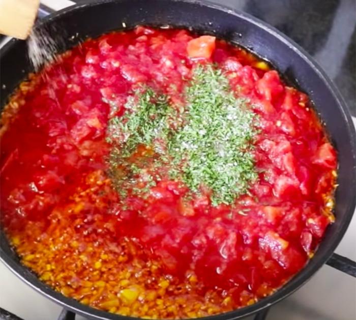 Use Canned Tomatoes To Make Breakfast Skillet - Roasted Potatoes And Eggs Recipe - Egg Recipes