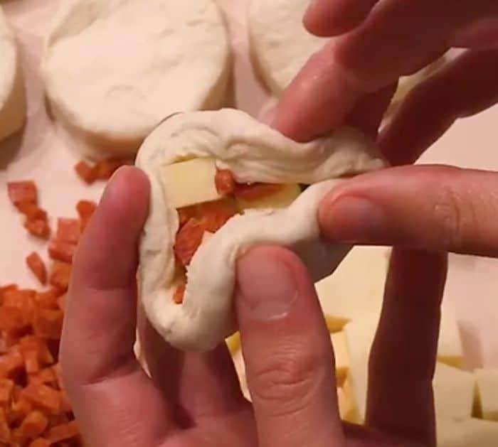 Cheese Stuffed Garlic Bread Pepperoni Pizza Bites Recipe