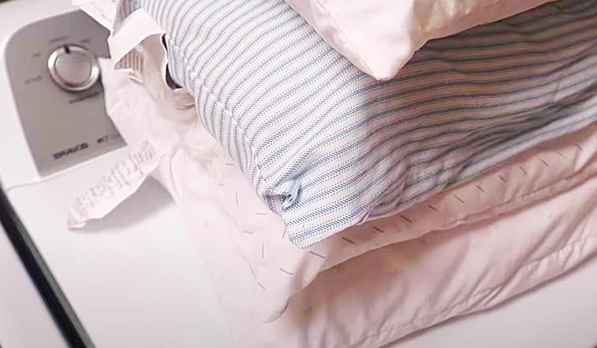Easy Way To Clean Yellowed Pillows In The Washing Machine