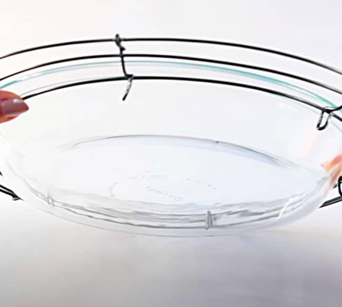 How To Make A Birdbath Out Of A Wire Wreath Form And A Pie Plate With Glass Beads