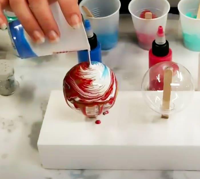 DIY Acrylic Pour Ornament - DIY Christmas - DIY Painting Projects