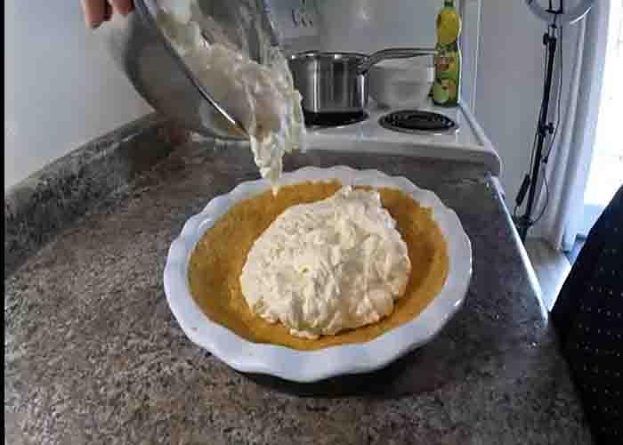 Building the no-bake pineapple pie dessert